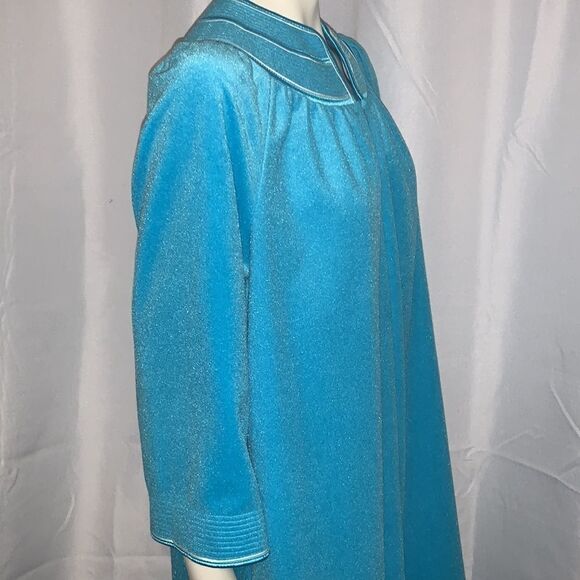 VGT blue fleece robe house coat. Size Large - Picture 13 of 14